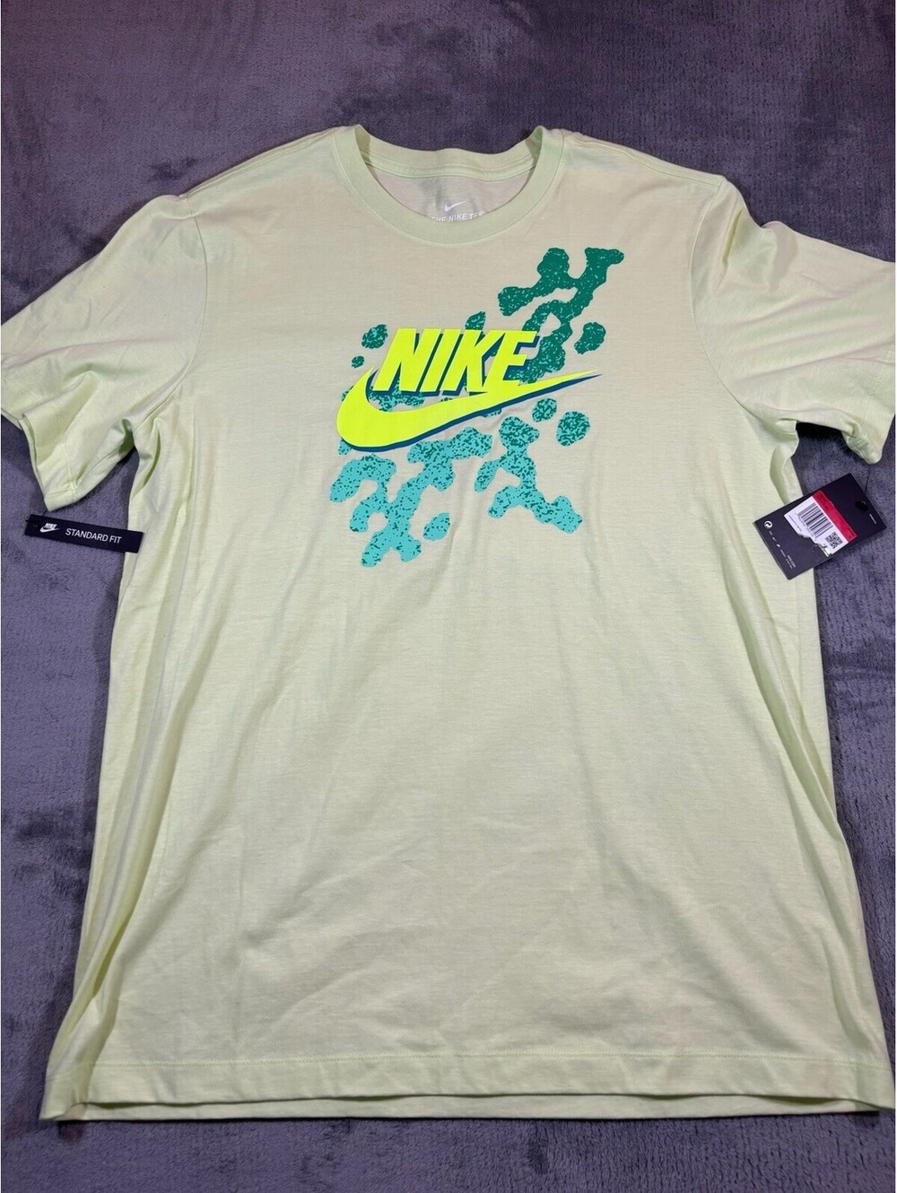 Nike NWT Beach Party Futura Tee Light Green Lime Men’s L
